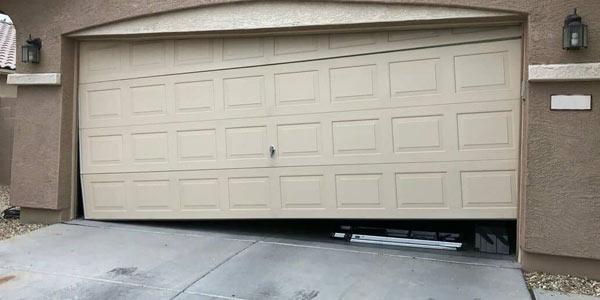 Garage Door Off Track Repair in Santa Fe Springs